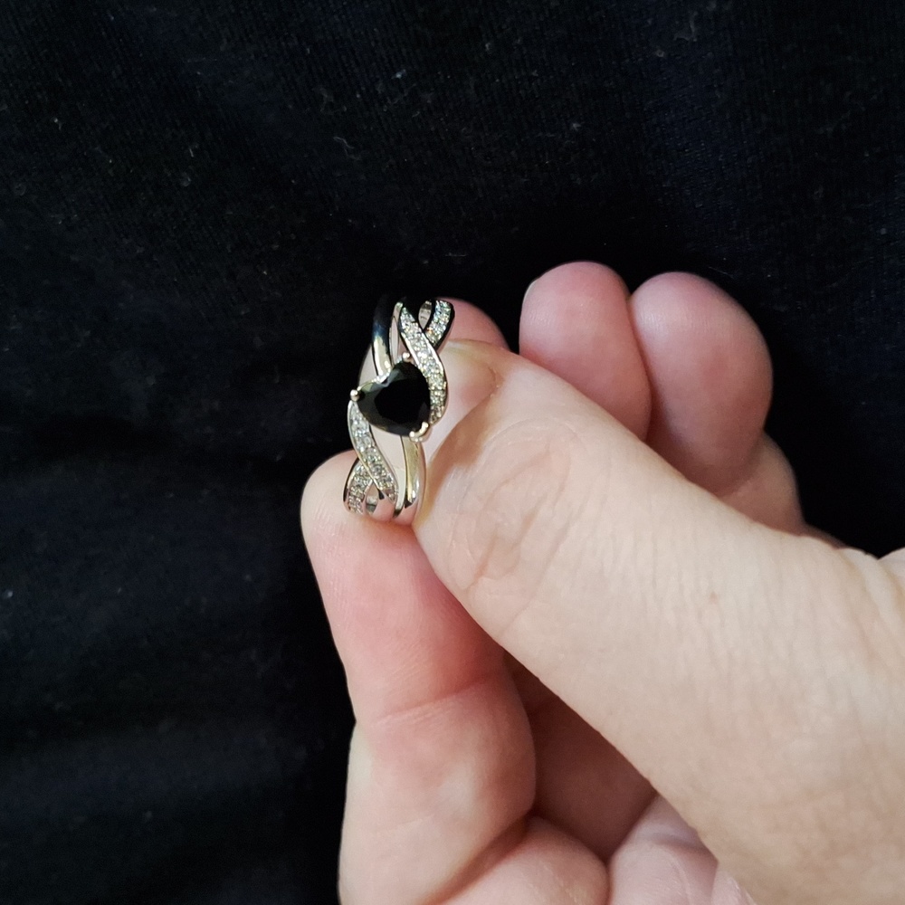 Size 7 black heart ring